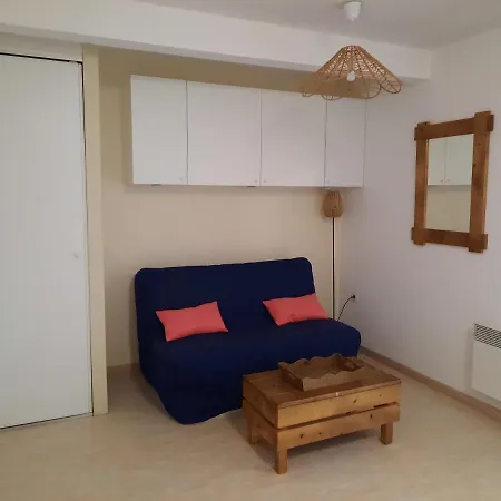 1 Et 1 Coin Cabine, Piscine, Au Bord Du D 'aureilhan,proche De Mimizan Apartment